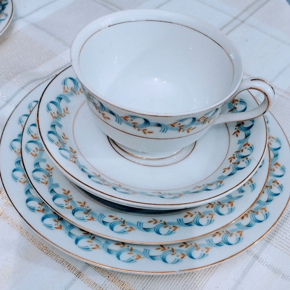 20 Piece set Made in Occupied Japan (1945-1952) "Silver" pattern